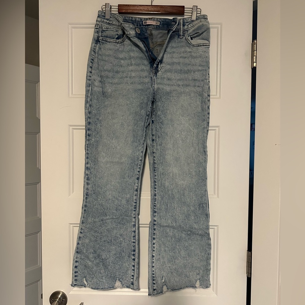 Size 9/29, high rise, kick flare, light wash